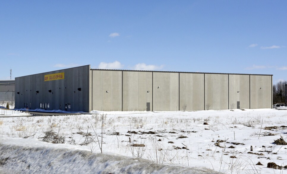 More Photos Of 832 Burton Rd, Ottawa Warehouse For Lease