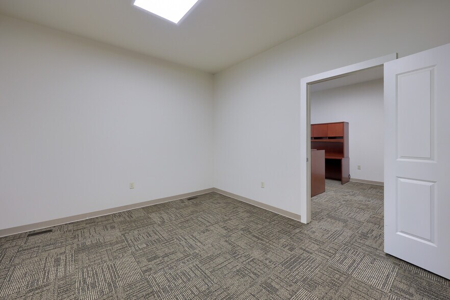 More Photos Of 390 E Main St, Ephrata Office For Sale