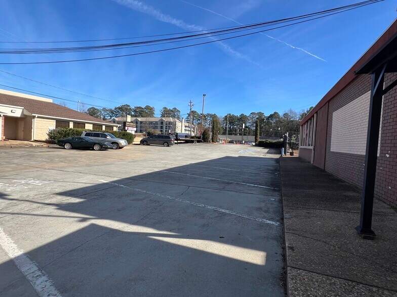 More Photos Of 5038 Memorial Dr, Stone Mountain Freestanding For Sale