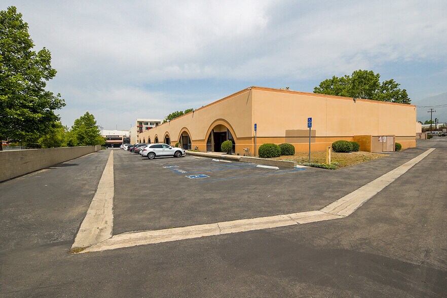 More Photos Of 150-176 W Pomona Ave, Monrovia Warehouse For Sale