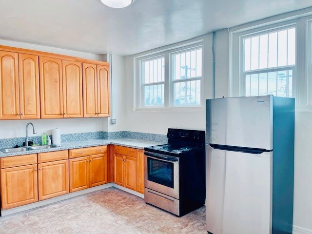 More Photos Of 3712 Beverly Blvd, Los Angeles Office For Lease