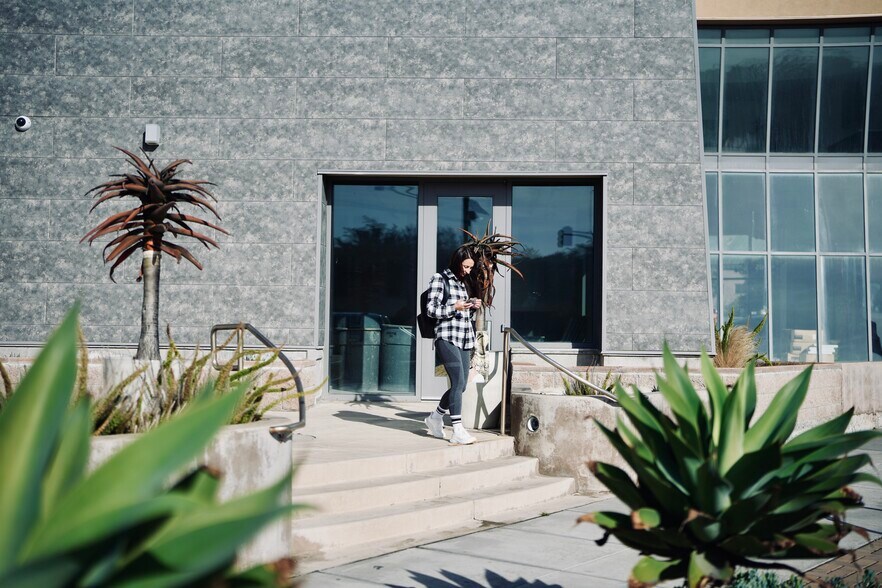 More Photos Of 2800 Sloat Blvd, San Francisco Apartments For Lease