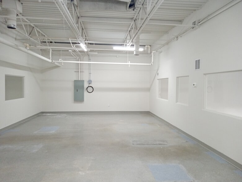 More Photos Of 1132 Shawnee St, Savannah Flex For Lease