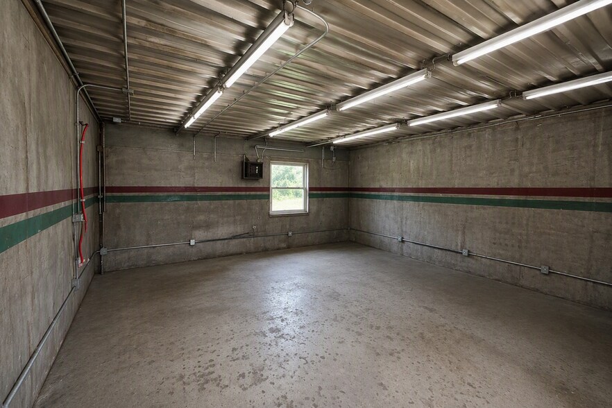 More Photos Of 616A-622 S Main St, Hebron Warehouse For Sale