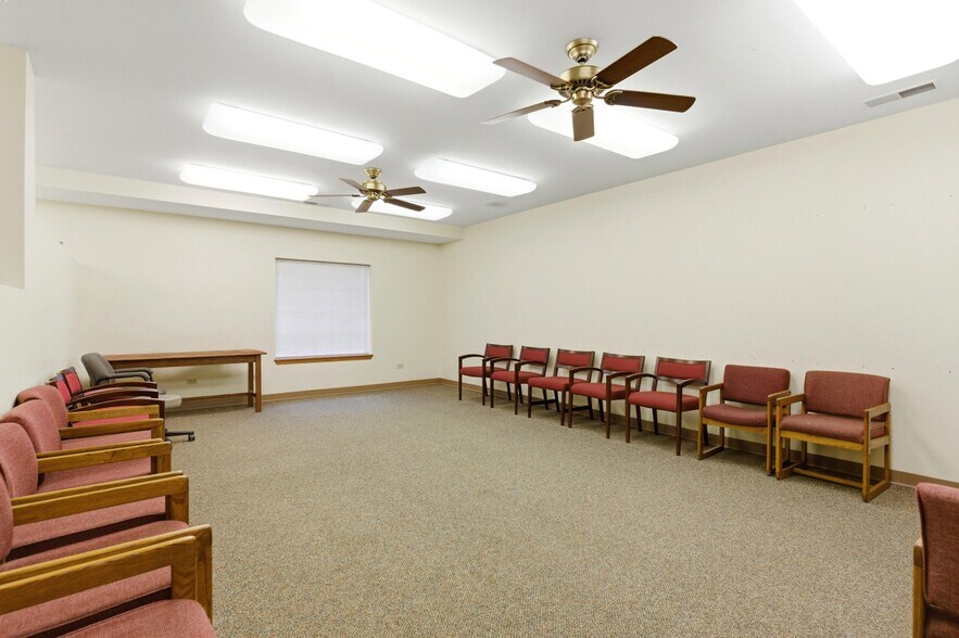 More Photos Of 1640 Willow Circle Dr, Crest Hill Medical For Sale