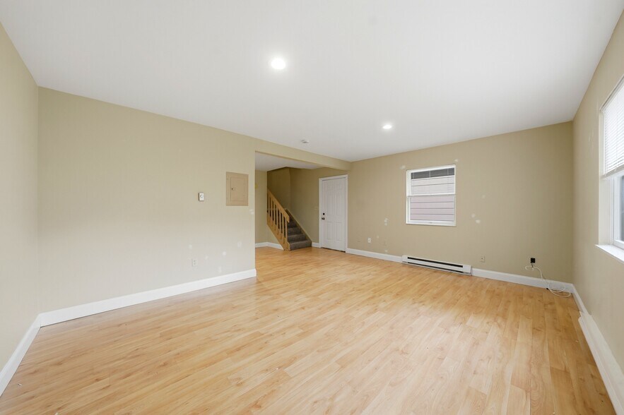 More Photos Of 55 Washington St, Lockport Apartments For Sale