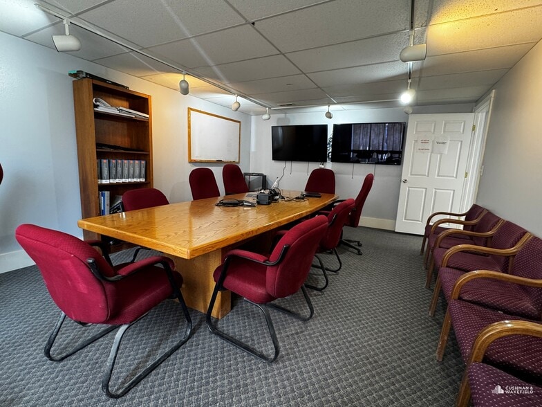 More Photos Of 2468 E 9th St, Loveland Light Distribution For Sale