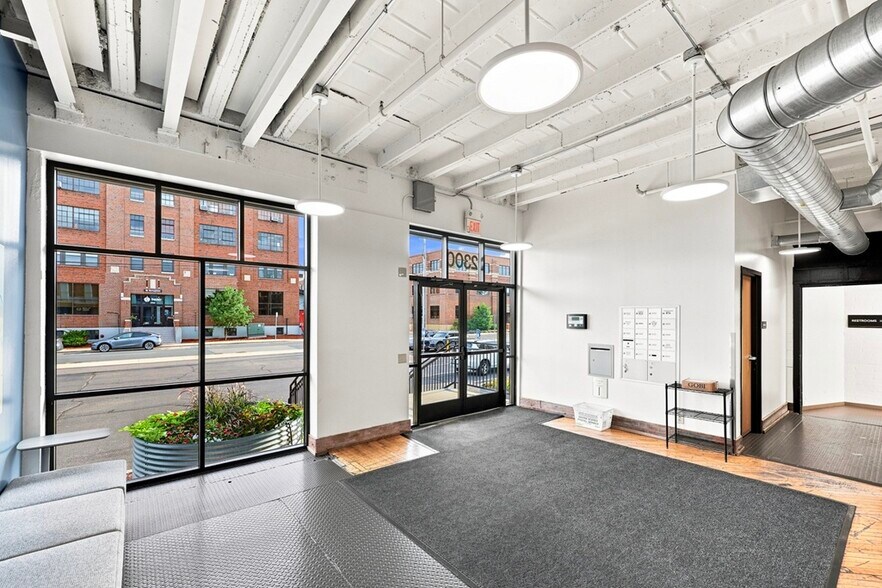 More Photos Of 2300-2310 Kennedy St NE, Minneapolis Light Distribution For Lease