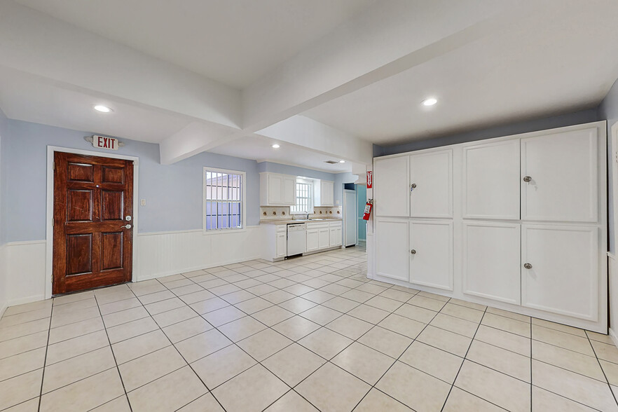 More Photos Of 5710 Edgemoor Dr, Houston Specialty For Sale