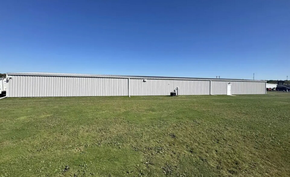 More Photos Of 633 1st Ave, Monroe Showroom For Sale