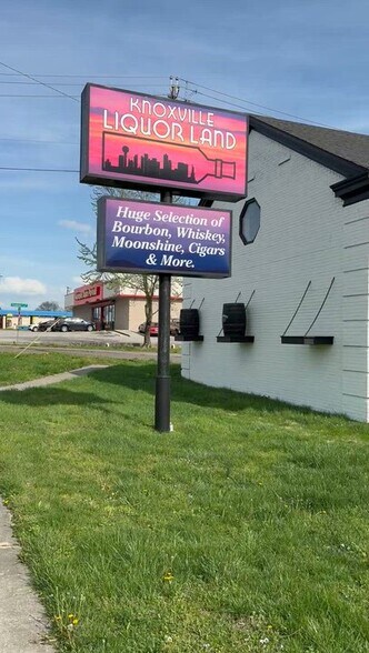 More Photos Of 3600-3606 Western Ave, Knoxville Freestanding For Sale