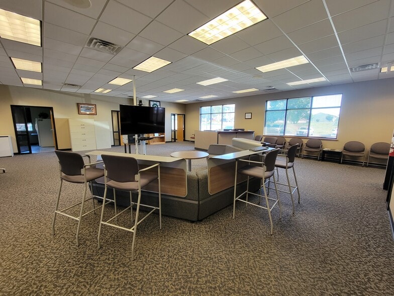 More Photos Of 5120 S Solberg Ave, Sioux Falls Office For Lease