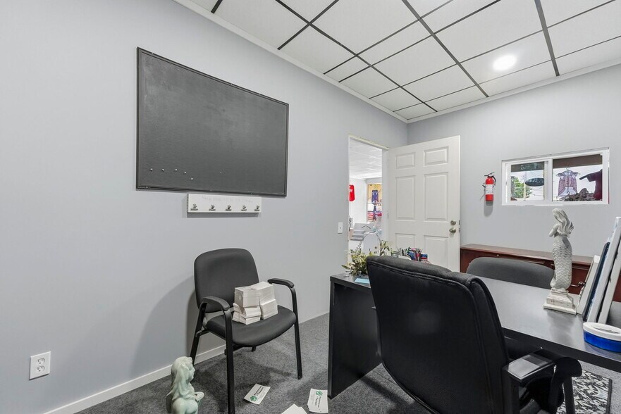 More Photos Of 115 E King St, Garrett General Retail For Sale