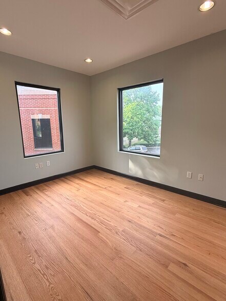 More Photos Of 106 Mission Ct, Franklin Office For Lease