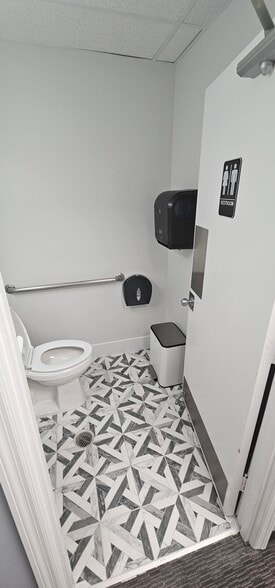 More Photos Of 218-384 Wilshire Blvd, Casselberry Office For Lease