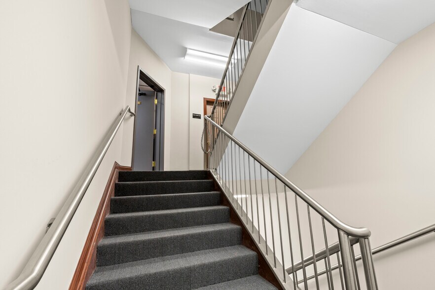 More Photos Of 132 N High St, Gahanna Office For Sale