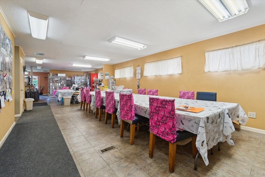 More Photos Of 4344 Richfield Rd, Flint Office For Sale