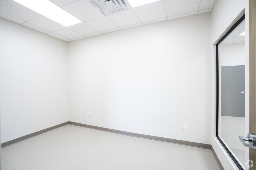 More Photos Of 172 Interamerica Blvd, Laredo Warehouse For Lease