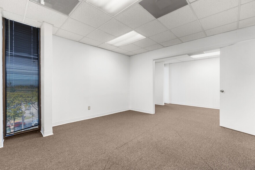 More Photos Of 5100 N Federal Hwy, Fort Lauderdale Office For Sale