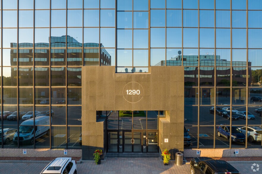 More Photos Of 1290 Central Pky W, Mississauga Office For Lease