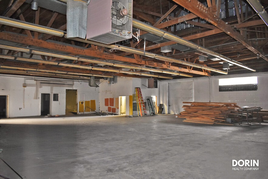 More Photos Of 16214-16300 Lindbergh Street, Van Nuys Manufacturing For Sale