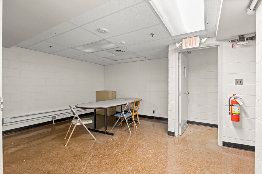 More Photos Of 23700 Goddard Rd, Taylor Bank For Lease