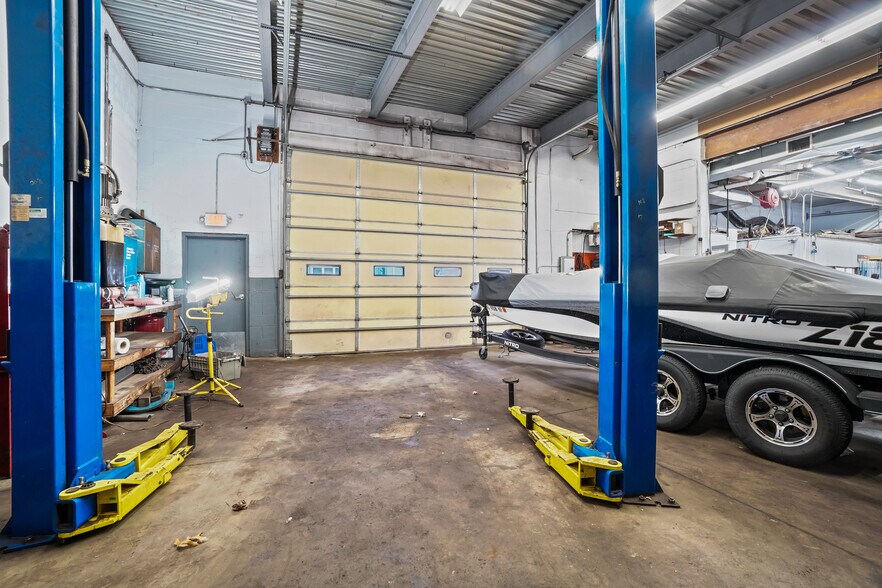 More Photos Of 10 Gansett Ave, Cranston Auto Repair For Sale