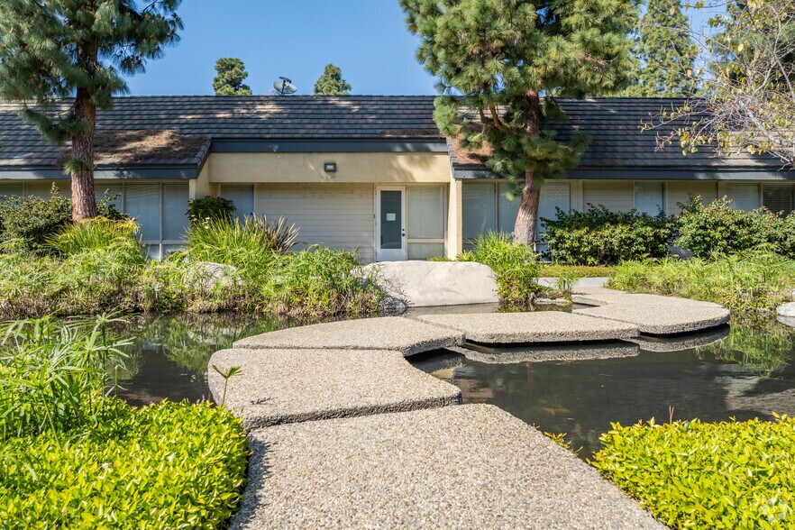 More Photos Of 1522 Brookhollow Dr, Santa Ana Office For Lease