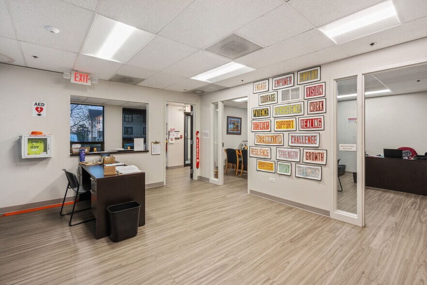 More Photos Of 3030-3140 Finley Rd, Downers Grove Unknown For Lease