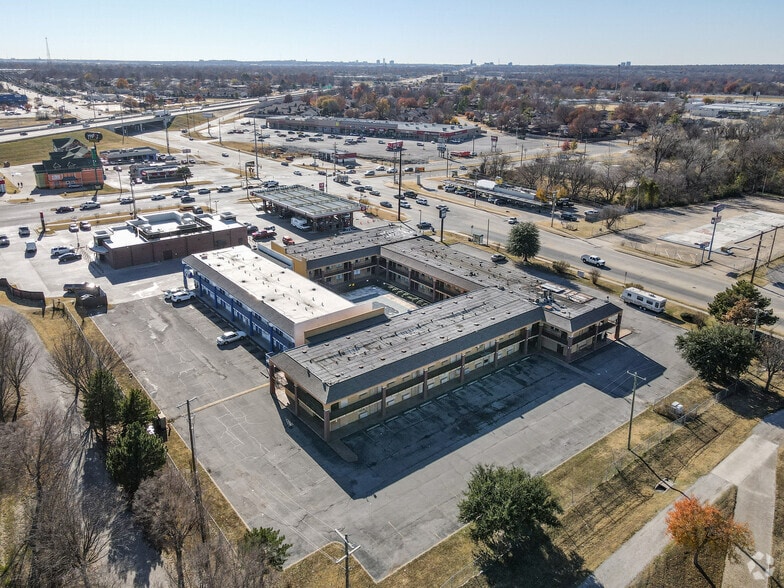 More Photos Of 1021 S Garnett Rd, Tulsa Hotel For Sale