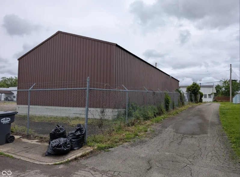 More Photos Of 1113 S Madison Ave, Anderson Warehouse For Sale