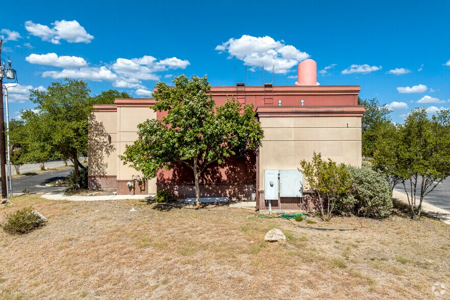 More Photos Of 17660 Henderson Pass, San Antonio Restaurant For Sale