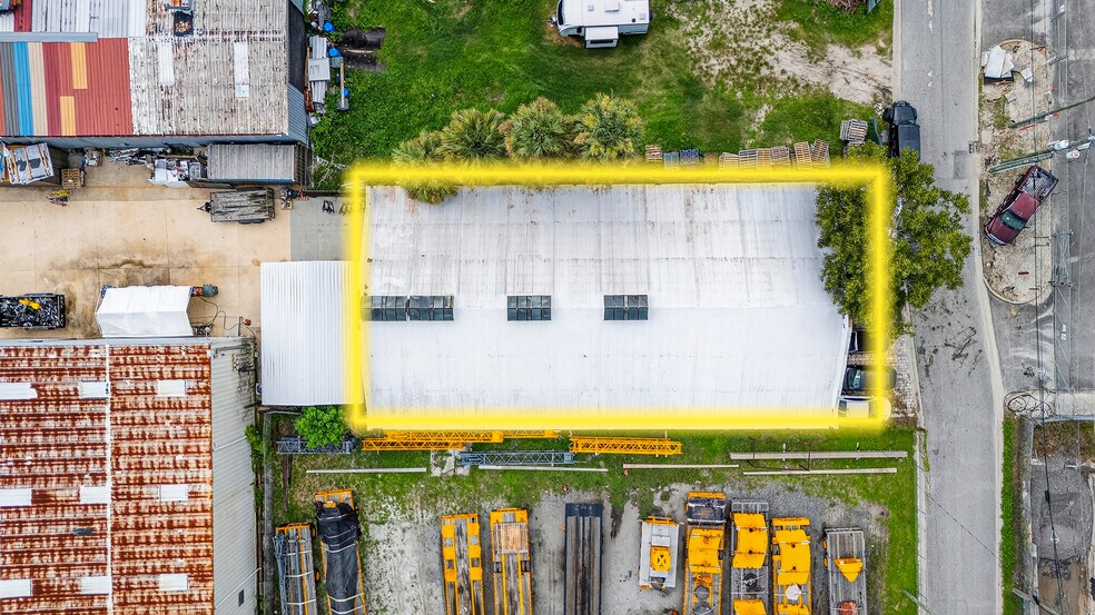 More Photos Of 142 S Charles St, Daytona Beach Warehouse For Sale