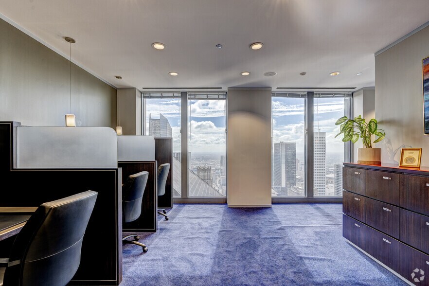 More Photos Of 700 Louisiana St, Houston Coworking Space