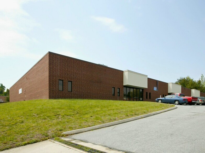 More Photos Of 615 Alton Pl, High Point Warehouse For Lease