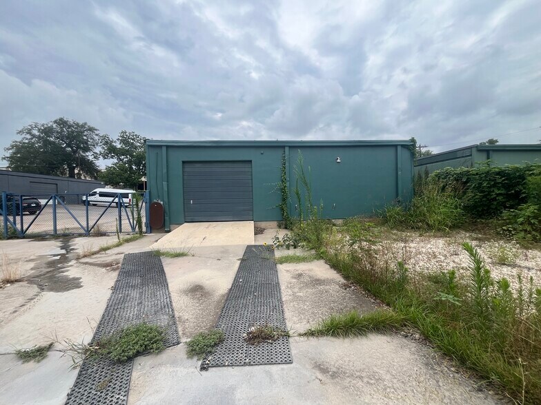 More Photos Of 513 Thompson Ln, Austin Flex For Lease