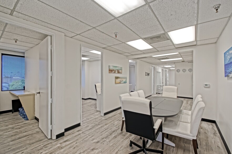More Photos Of 18377 Beach Blvd, Huntington Beach Medical For Lease