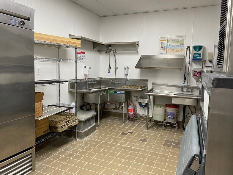 More Photos Of 43 E Colorado Blvd, Pasadena Restaurant For Sale