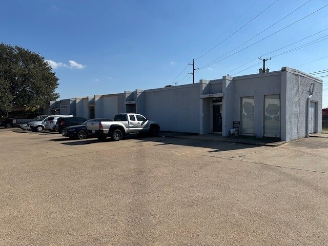 Primary Photo Of 702-710 E Walnut St, Garland Warehouse For Lease