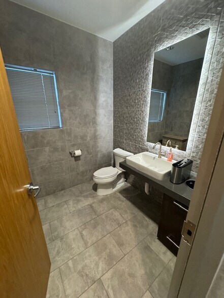 More Photos Of 6939 S 69th Ave, Tulsa Office For Lease