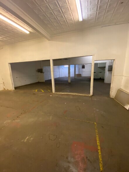 More Photos Of 819 S Laredo St, San Antonio Warehouse For Lease