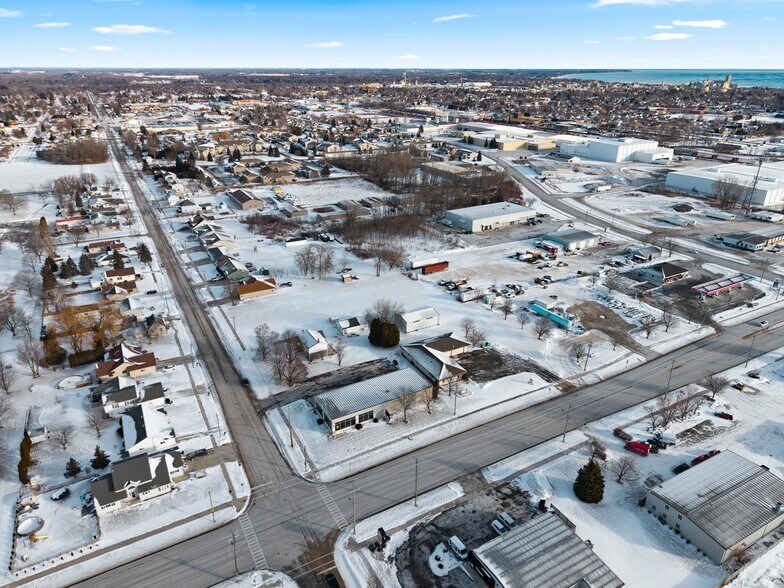 More Photos Of 3420 Dewey St, Manitowoc Freestanding For Lease