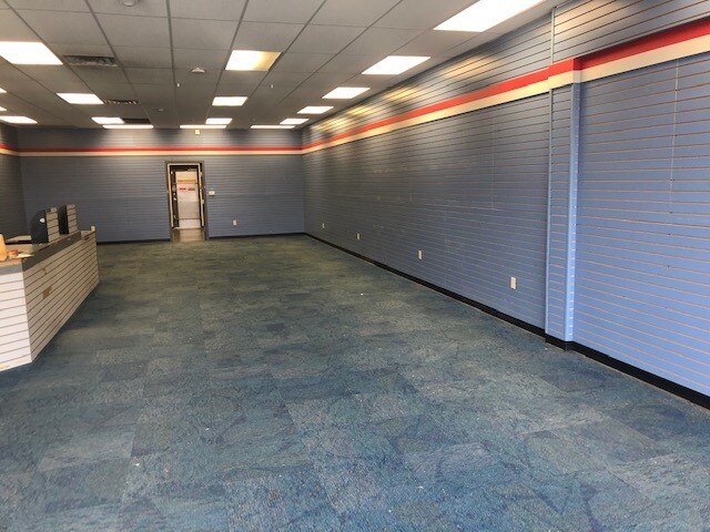 More Photos Of 111 Sale Barn Rd, Storm Lake Unknown For Lease