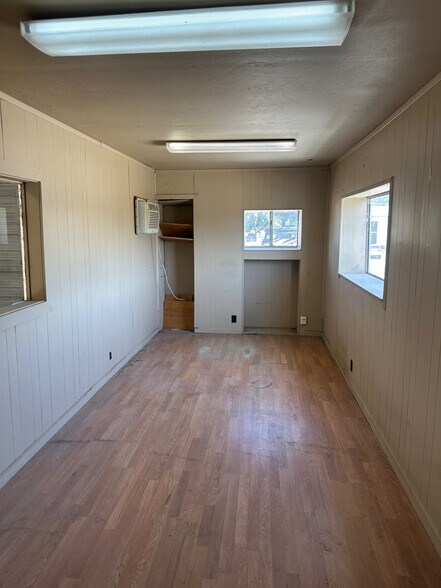 More Photos Of 352-360 W Kentucky Ave, Woodland Warehouse For Sale