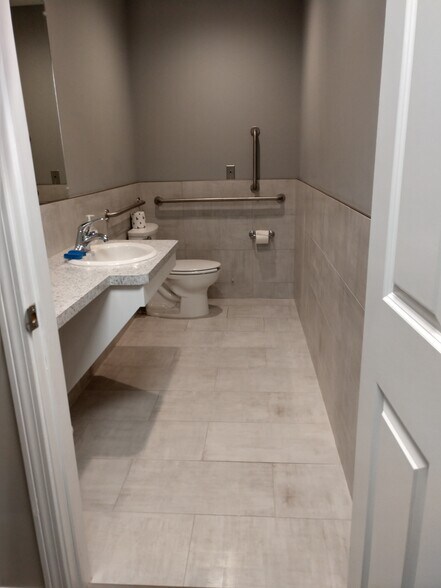 More Photos Of 100 Queen St, Southington Office For Lease