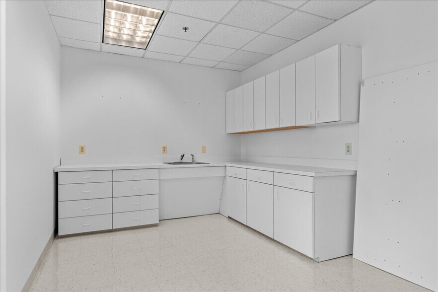 More Photos Of 4259 W Swamp Rd, Doylestown Office For Lease