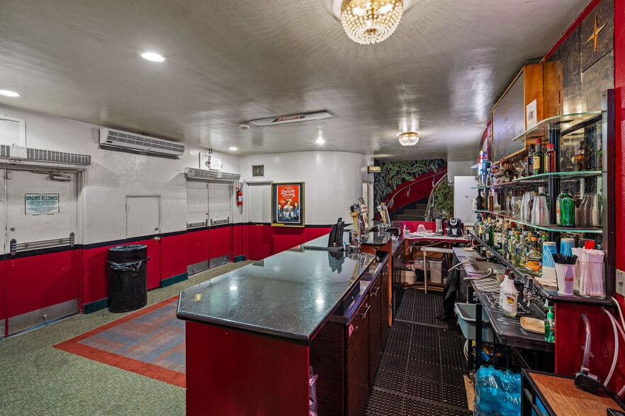 More Photos Of 143 SE H St, Grants Pass Theater Concert Hall For Sale