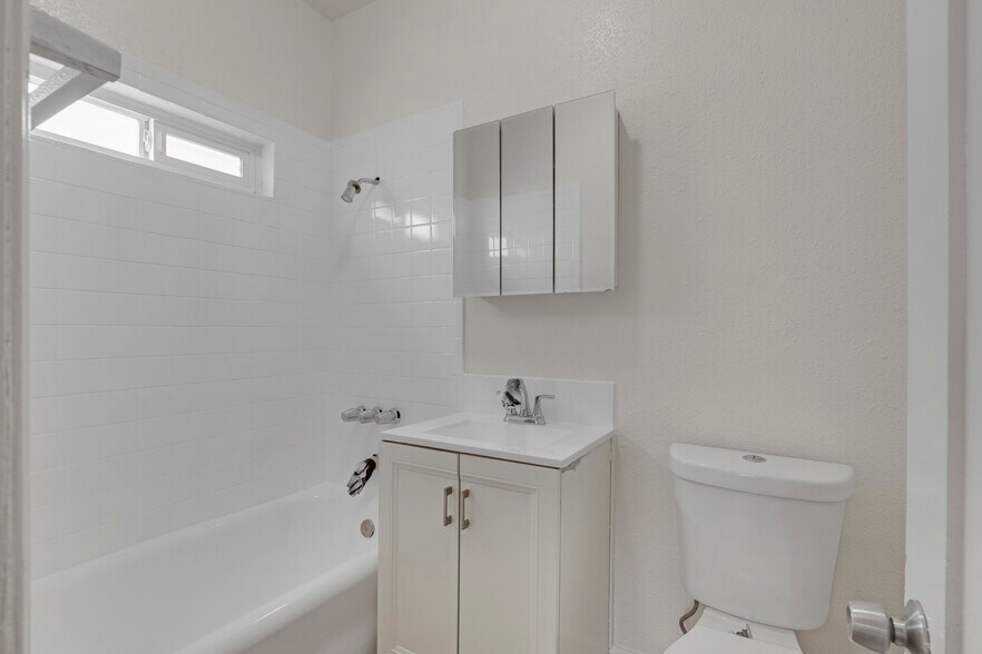 More Photos Of 1430 Elm Ave, Long Beach Apartments For Sale