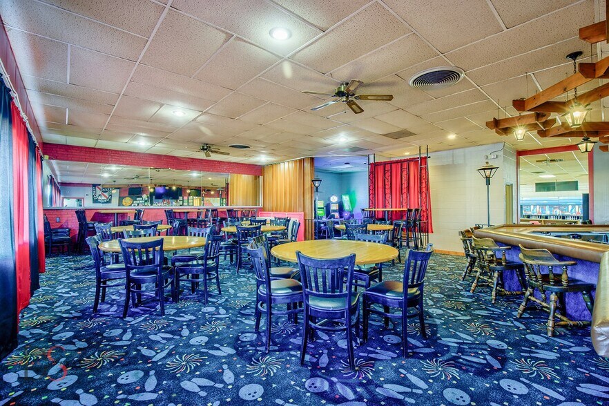 More Photos Of 2414 IL-23, Streator Flex For Sale