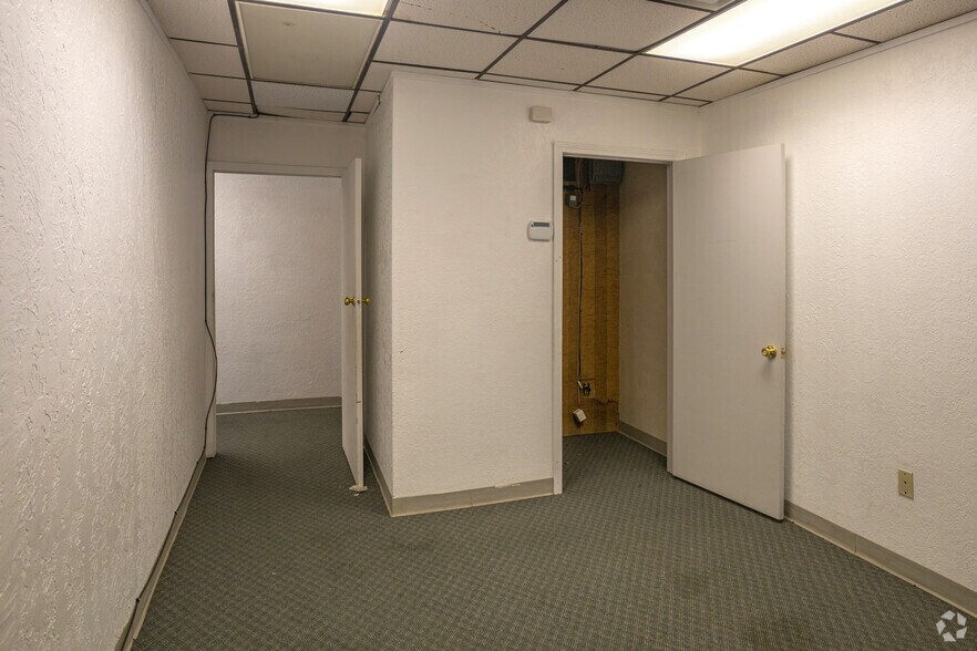 More Photos Of 7901 NE 10th St, Midwest City Office For Sale